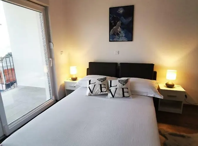 Charming - * Makarska